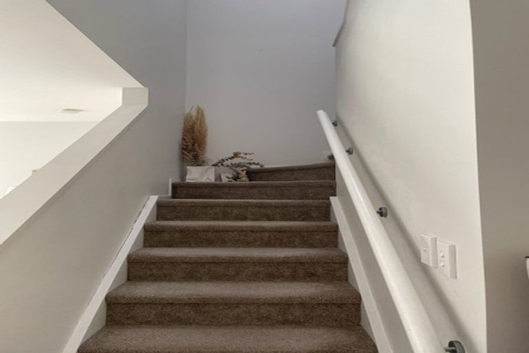 Photo of property in 8/36 John Jennings Drive, Oteha, Auckland, 0632