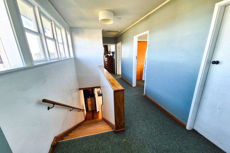 Photo of property in 35 Ross Crescent, Fairfield, Hamilton, 3214