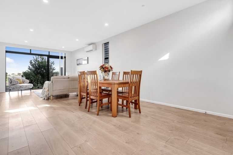 Photo of property in 15 Battalion Drive, Papakura, 2110