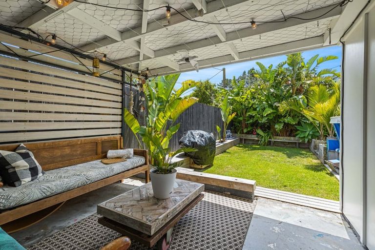 Photo of property in 121 Taikata Road, Te Atatu Peninsula, Auckland, 0610