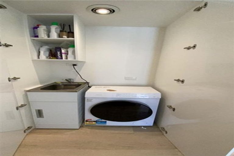 Photo of property in 17/6 Oswald Crescent, Paparangi, Wellington, 6037