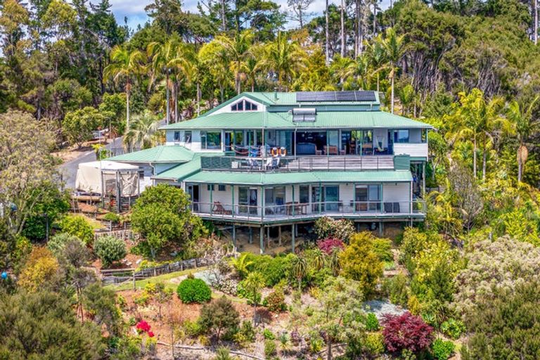 Photo of property in 104 Te Wahapu Road, Russell, 0272