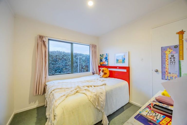 Photo of property in 14 Swanson Oaks, Swanson, Auckland, 0612