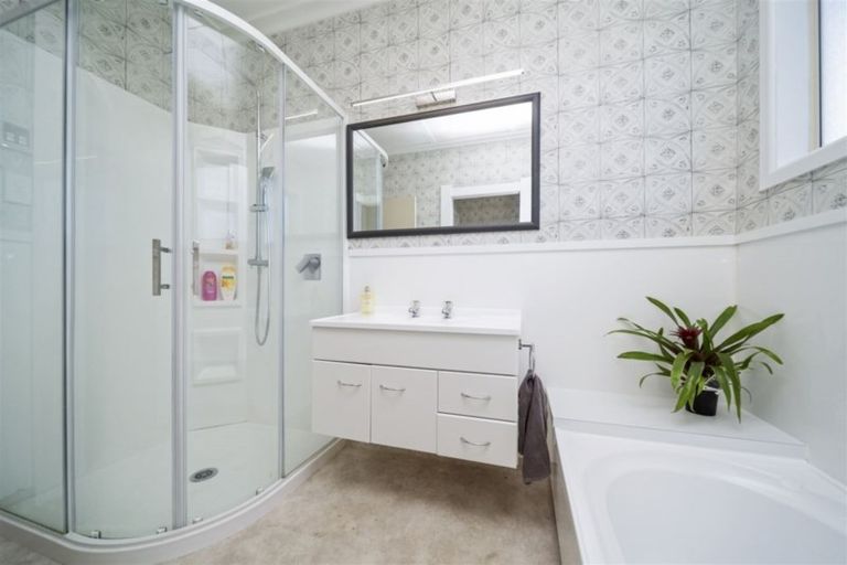 Photo of property in 30 Tauhuri Street, Manaia, 4612