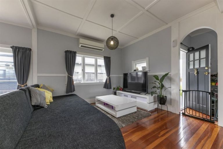 Photo of property in 397a West Coast Road, Glen Eden, Auckland, 0602