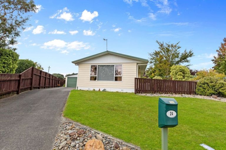 Photo of property in 24 Cecil Place, Cloverlea, Palmerston North, 4412