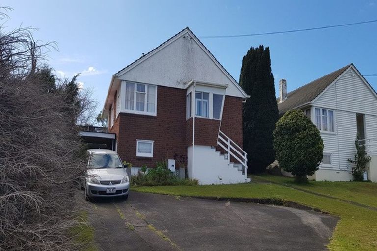 Photo of property in 72 Cook Street, Marfell, New Plymouth, 4310