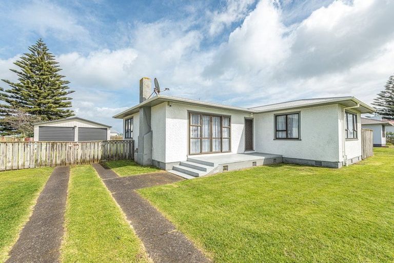 Photo of property in 15 Cornfoot Street, Castlecliff, Whanganui, 4501