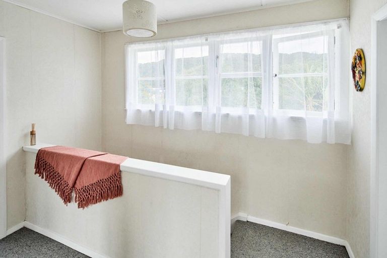 Photo of property in 68 Churton Crescent, Taita, Lower Hutt, 5011