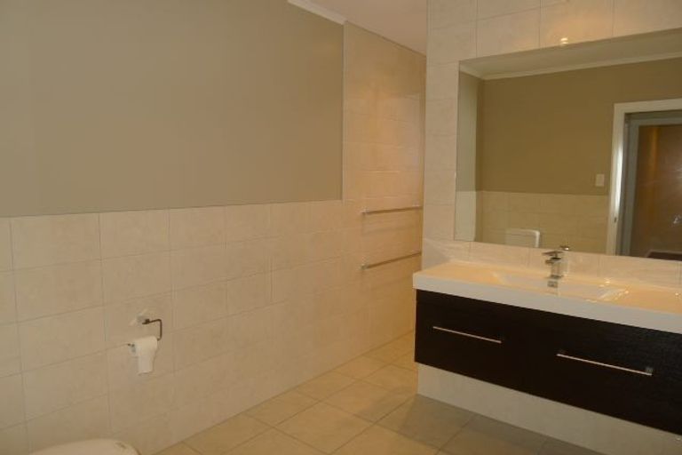 Photo of property in 64 Seddon Street, Waikanae, 5036