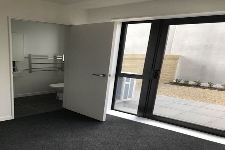 Photo of property in 33 John Street, Stokes Valley, Lower Hutt, 5019