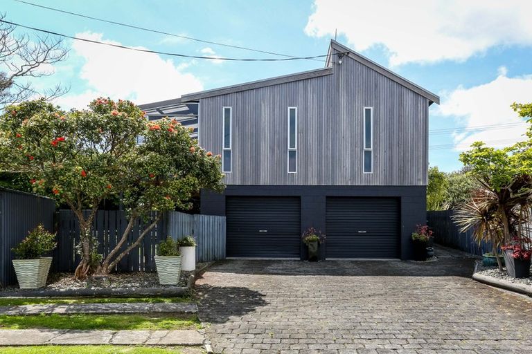 Photo of property in 4 Holloway Road, Omata, New Plymouth, 4374