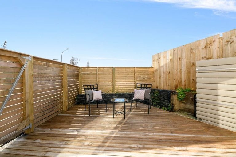 Photo of property in 12 September Place, Forrest Hill, Auckland, 0620