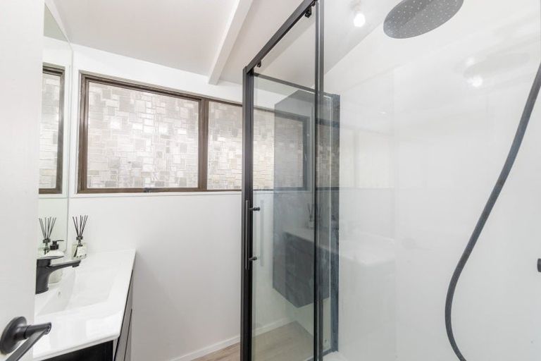 Photo of property in 9a Heretaunga Square, Silverstream, Upper Hutt, 5019