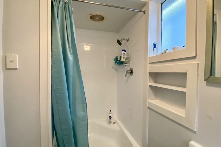 Photo of property in 26 Edinburgh Terrace, Berhampore, Wellington, 6023