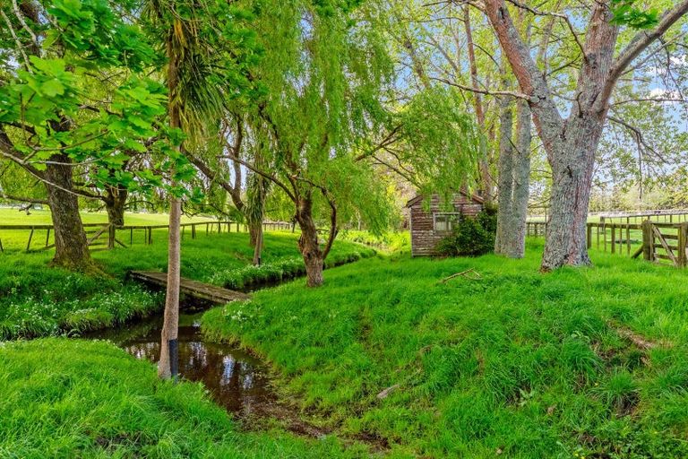 Photo of property in 42 Dysart Lane, Kumeu, 0891