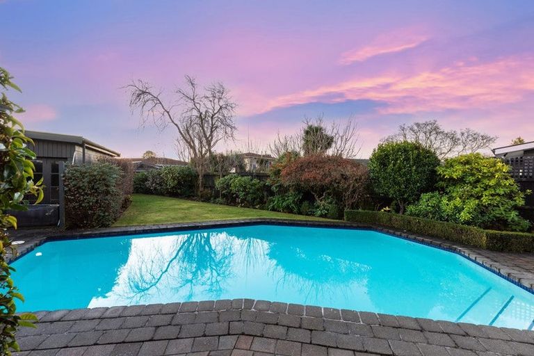 Photo of property in 17 Ilfracombe Place, Burnside, Christchurch, 8053