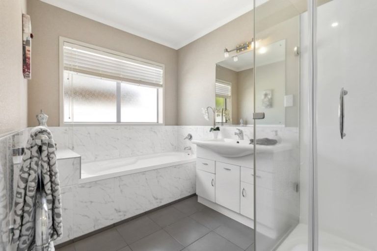 Photo of property in 18 Garvan Glen, Pyes Pa, Tauranga, 3112