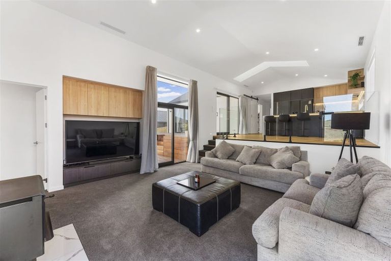 Photo of property in 208 Penruddock Rise, Westmorland, Christchurch, 8025