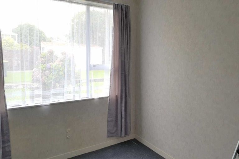 Photo of property in 15a Naumai Place, Spotswood, New Plymouth, 4310
