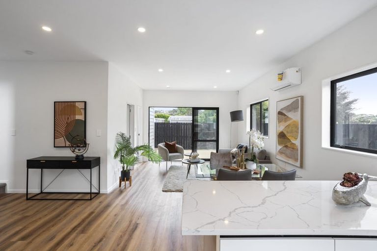 Photo of property in 21a Pipitea Place, Massey, Auckland, 0614