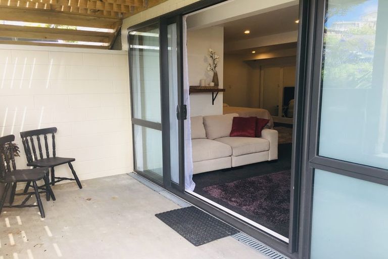 Photo of property in 15 Trinidad Crescent, Grenada Village, Wellington, 6037