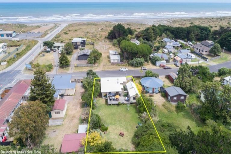 Photo of property in 128 Rua Avenue, Waitarere Beach, Levin, 5510