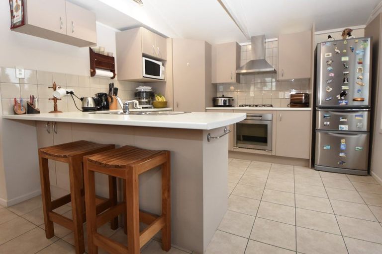 Photo of property in 6 Kupe Drive, Carterton, 5713