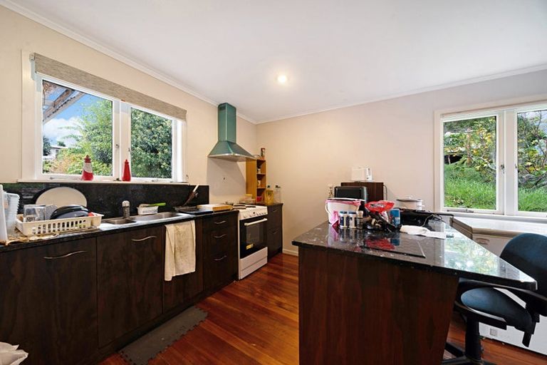 Photo of property in 27 Kohekohe Street, New Lynn, Auckland, 0600