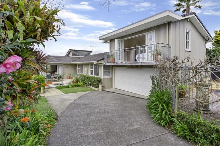 Photo of property in 1/5 Colmar Road, Mellons Bay, Auckland, 2014