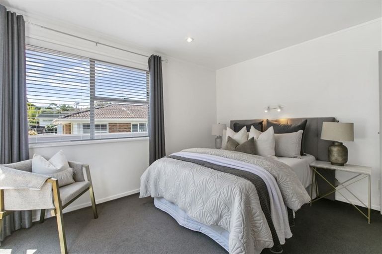 Photo of property in 52 Ravenwood Drive, Forrest Hill, Auckland, 0620