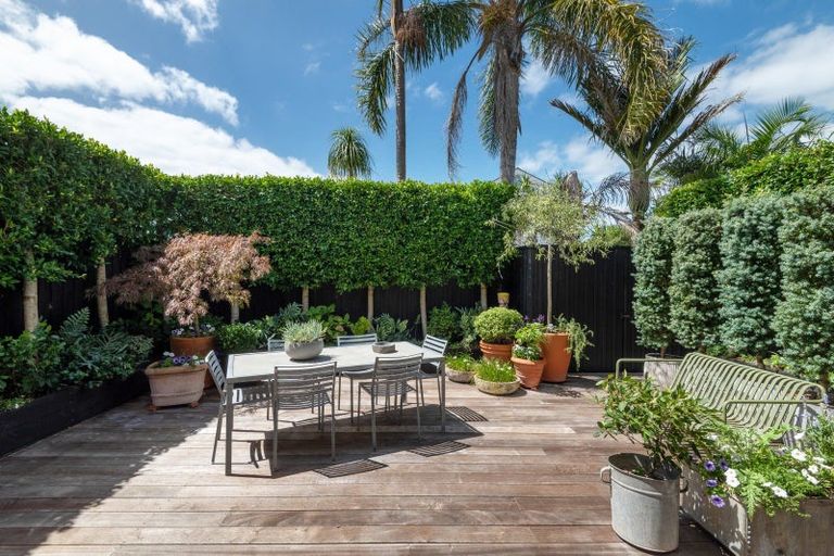 Photo of property in 81 Queen Street, Northcote Point, Auckland, 0627