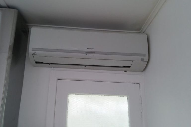 Photo of property in 13 Barclay Street, Newlands, Wellington, 6037