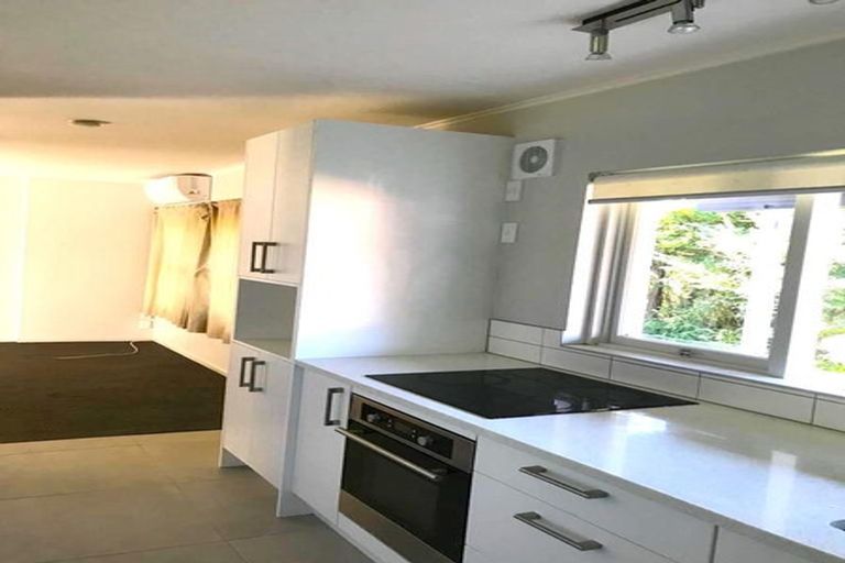 Photo of property in 9 Seaview Road, Castor Bay, Auckland, 0620