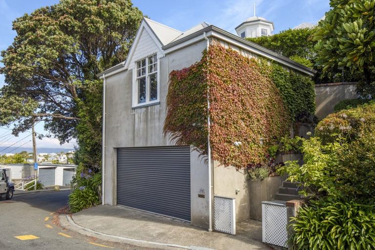 Photo of property in 25 Fairview Crescent, Kelburn, Wellington, 6012