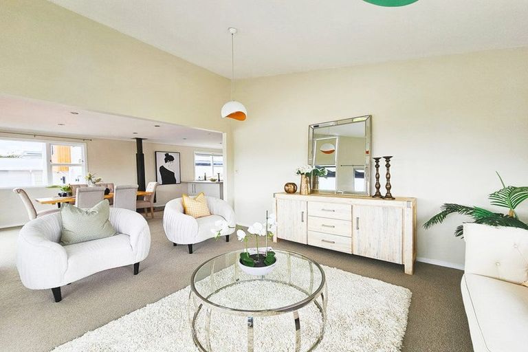 Photo of property in 1/52 Beulah Avenue, Rothesay Bay, Auckland, 0630