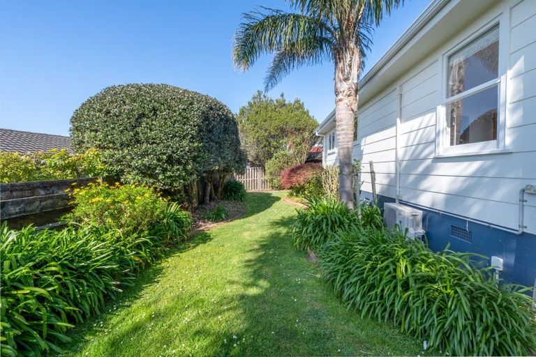 Photo of property in 2/66 Prince Regent Drive, Half Moon Bay, Auckland, 2012
