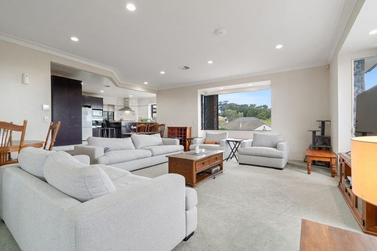 Photo of property in 56 Ribbonwood Crescent, Goodwood Heights, Auckland, 2105