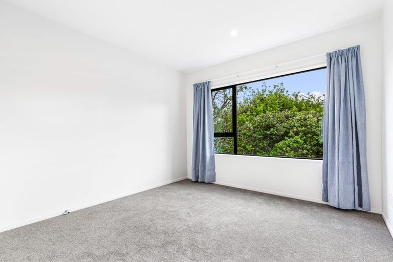 Photo of property in 43c Fitzherbert Avenue, West Harbour, Auckland, 0618