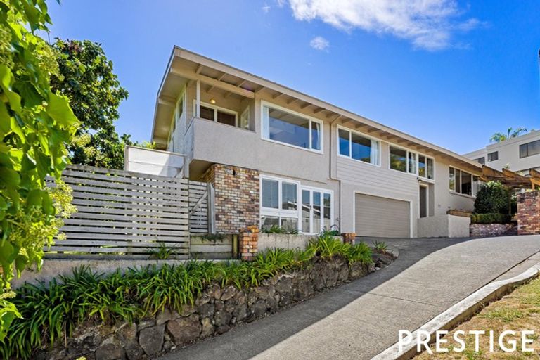 Photo of property in 1/529 Beach Road, Murrays Bay, Auckland, 0630