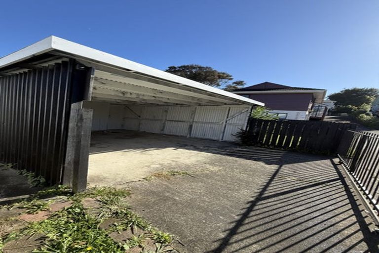 Photo of property in 19 Ribblesdale Road, Henderson, Auckland, 0612