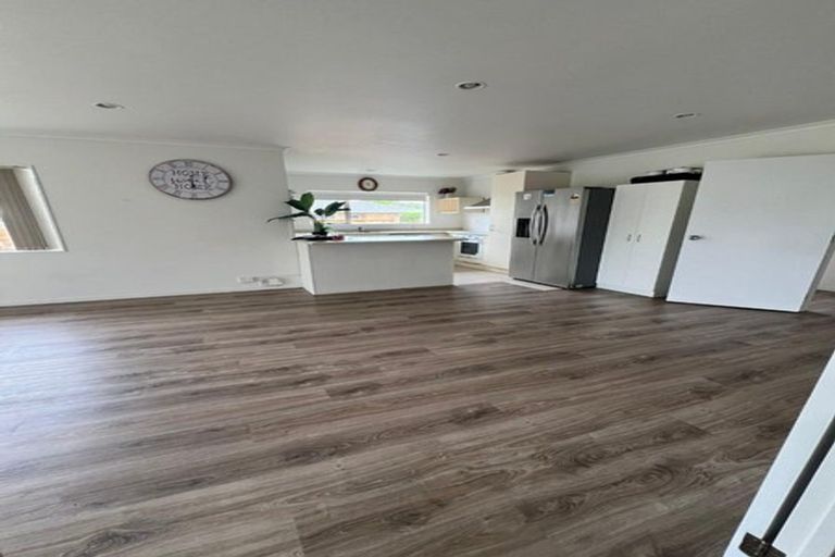 Photo of property in 9 Neesons Way, Glendene, Auckland, 0602