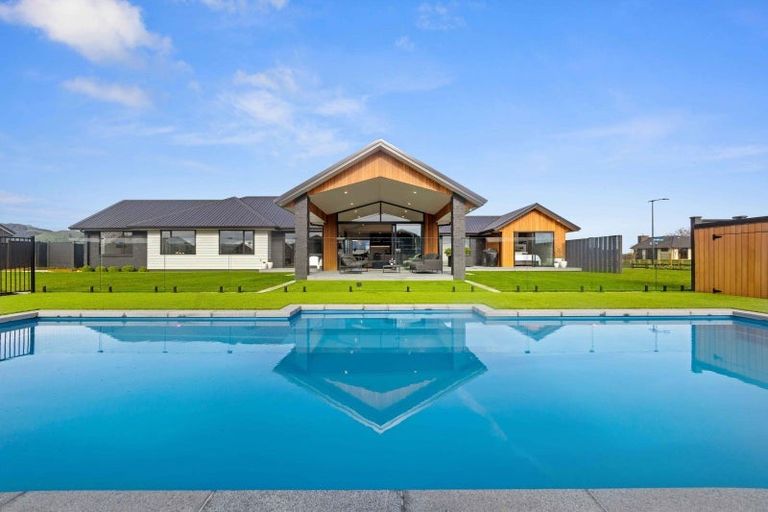 Photo of property in 83 Sunline Drive, Leamington, Cambridge, 3432