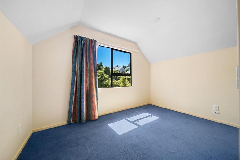 Photo of property in 2a Wye Place, Fernhill, Queenstown, 9300