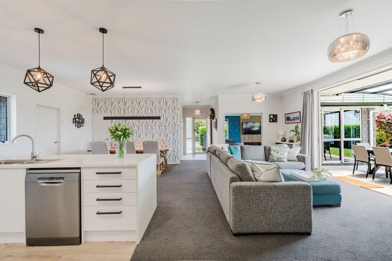 Photo of property in 1 Ruske Place, Grandview Heights, Hamilton, 3200