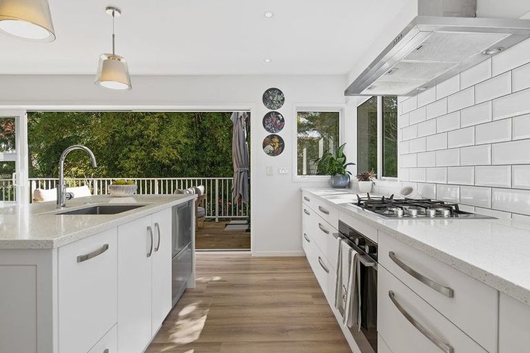 Photo of property in 92a Beach Road, Castor Bay, Auckland, 0620