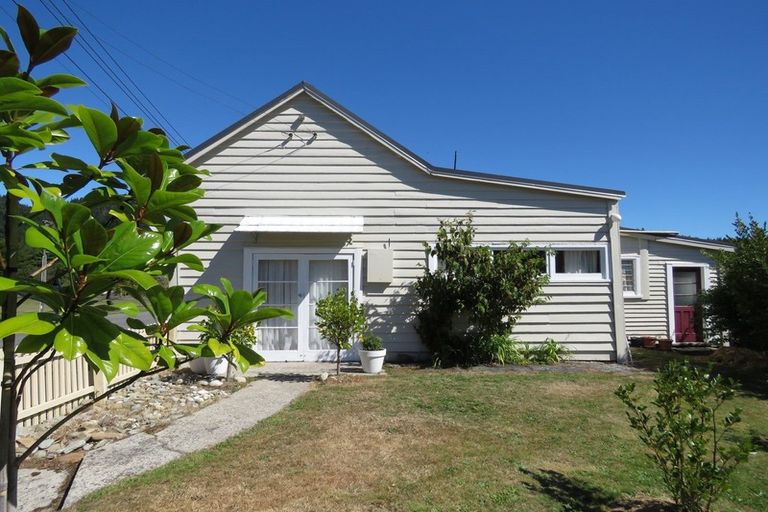 Photo of property in 2 Smith Street, Reefton, 7830