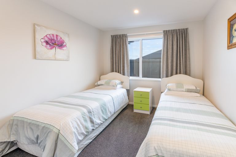 Photo of property in 31 Watkins Drive, Rangiora, 7400