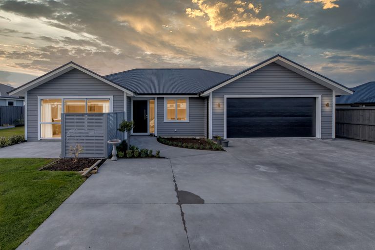 Photo of property in 31 Watkins Drive, Rangiora, 7400