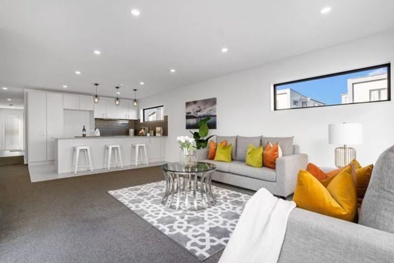 Photo of property in 27 Lili Chen Way, Mangere Bridge, Auckland, 2022